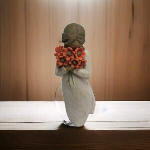 Willow Tree - Surrounded by Love - Demdaco 2009 - by Susan Lordi - 5"